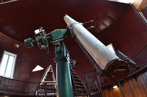 O grande telescópio Refractor Equatorial (Repsold, 1863) do OAL.